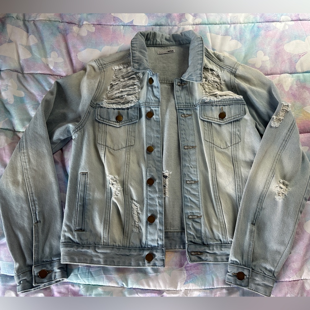 NWOT 🆕 Fashion Nova Distressed Jean Jacket